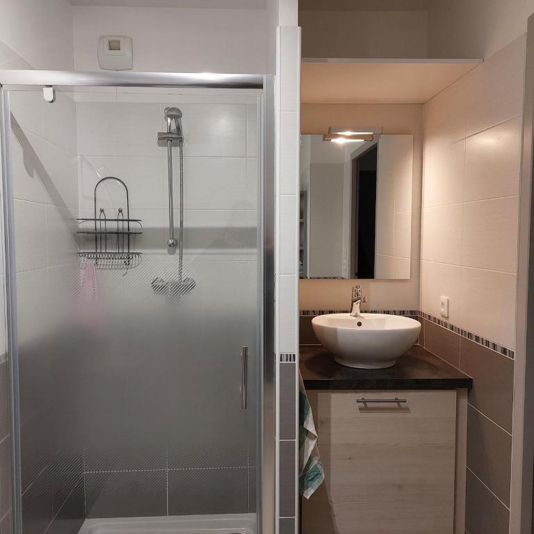 Grand Studio à 300m de la plage dans Résidence calme - une seule pièce - Appartement 1 Chambre - 16