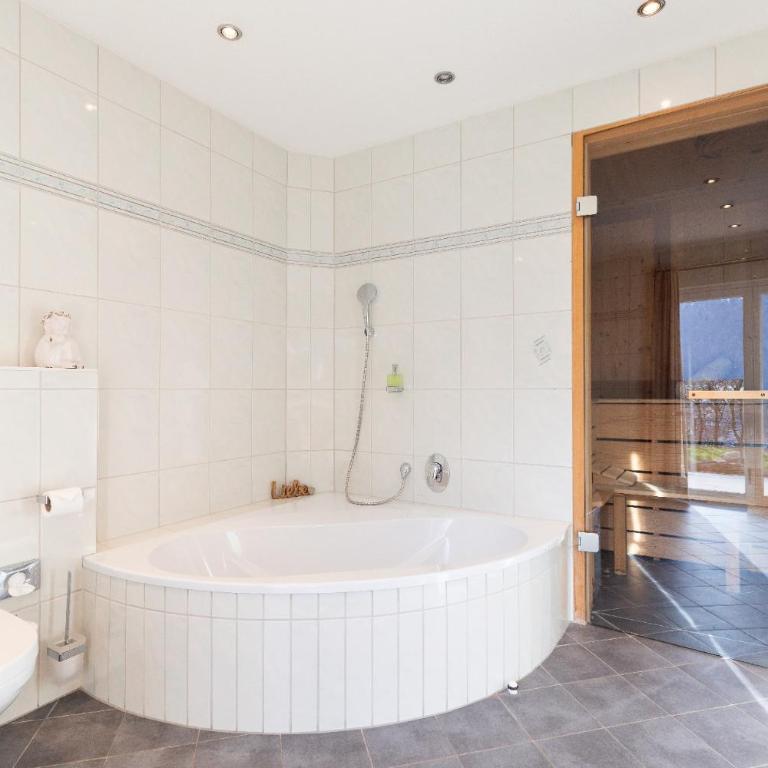 Luxus Ferienhaus Salzburg Chalet mit Pool, Sauna, Whirlpool, Kamin - Chalet mit 2 Schlafzimmern - 16