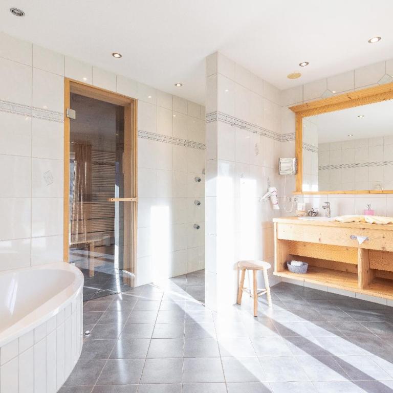 Luxus Ferienhaus Salzburg Chalet mit Pool, Sauna, Whirlpool, Kamin - Chalet mit 2 Schlafzimmern - 13
