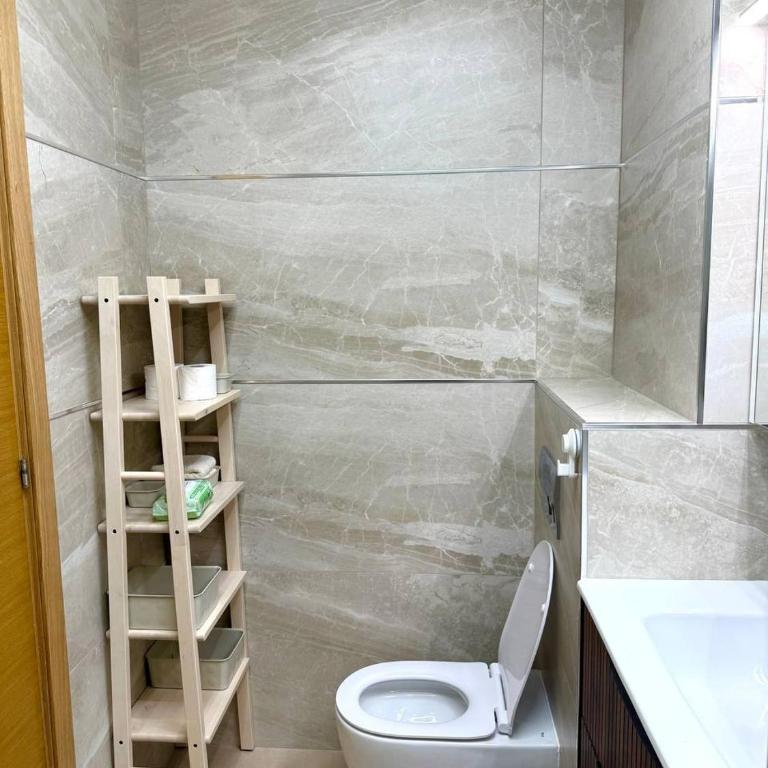 Beach Sea View Apartment - Three-Bedroom Apartment with Ocean View - 21