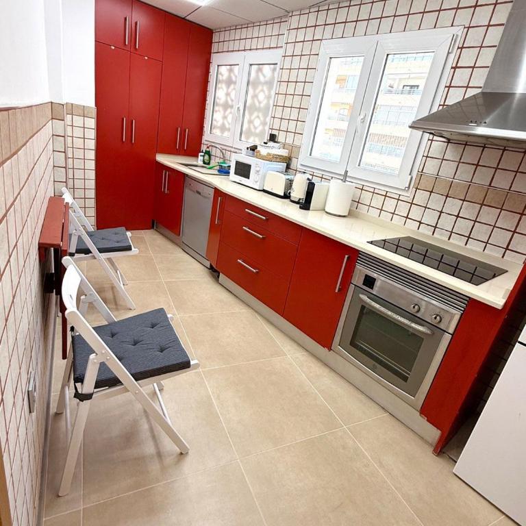 Beach Sea View Apartment - Three-Bedroom Apartment with Ocean View - 22