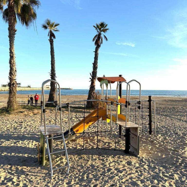 Beach Sea View Apartment - Three-Bedroom Apartment with Ocean View - 30