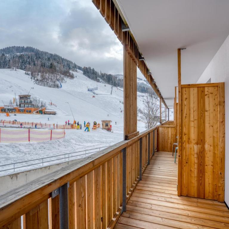 COOEE alpin Hotel Bad Kleinkirchheim - Familienzimmer mit Bergblick - 6