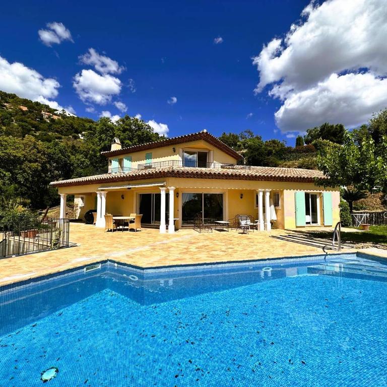 Villa Marguerite pour 10 personnes avec climatisation et vue mer avec piscine privée et chauffée à La Londe-les-Maures - Maison de Vacances 4 Chambres - 1