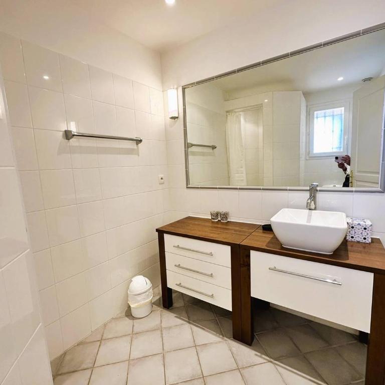 Villa Marguerite pour 10 personnes avec climatisation et vue mer avec piscine privée et chauffée à La Londe-les-Maures - Maison de Vacances 4 Chambres - 27