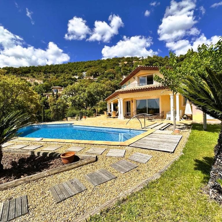 Villa Marguerite pour 10 personnes avec climatisation et vue mer avec piscine privée et chauffée à La Londe-les-Maures - Maison de Vacances 4 Chambres - 6