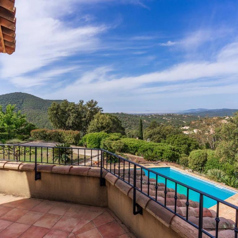 Villa Marguerite pour 10 personnes avec climatisation et vue mer avec piscine privée et chauffée à La Londe-les-Maures - Maison de Vacances 4 Chambres - 8