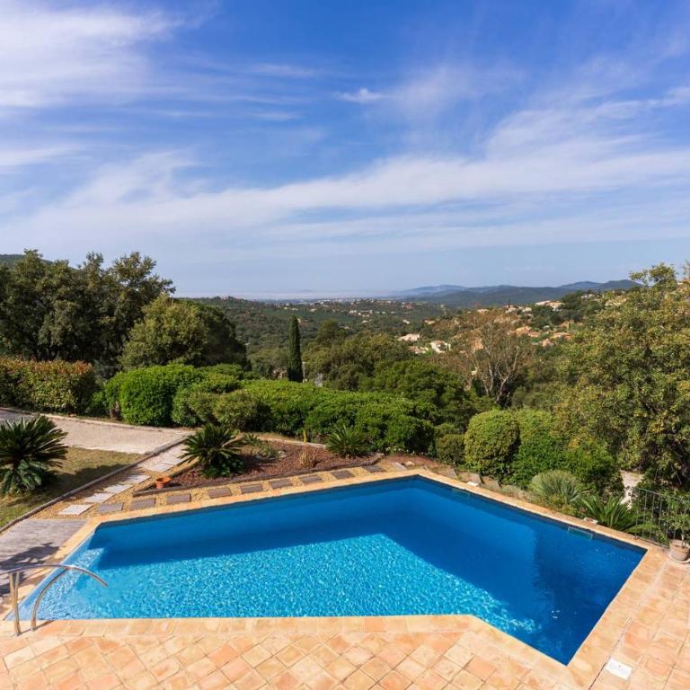 Villa Marguerite pour 10 personnes avec climatisation et vue mer avec piscine privée et chauffée à La Londe-les-Maures - Maison de Vacances 4 Chambres - 9