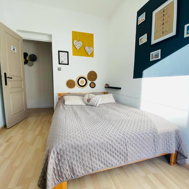 Chambre privée au coeur de Calais - Chambre Double avec Salle de Bains Commune - 6