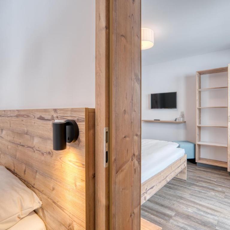 COOEE alpin Hotel Bad Kleinkirchheim - Familienzimmer mit Doppelbett - 4