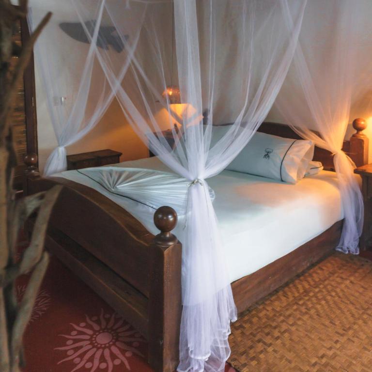 Hotel Isla Fuerte Ecohouse - Suite con cama grande y balcón - 1