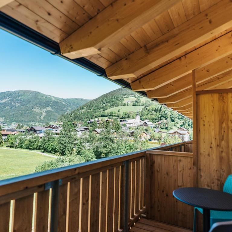 COOEE alpin Hotel Bad Kleinkirchheim - Familienzimmer mit Doppelbett - 1