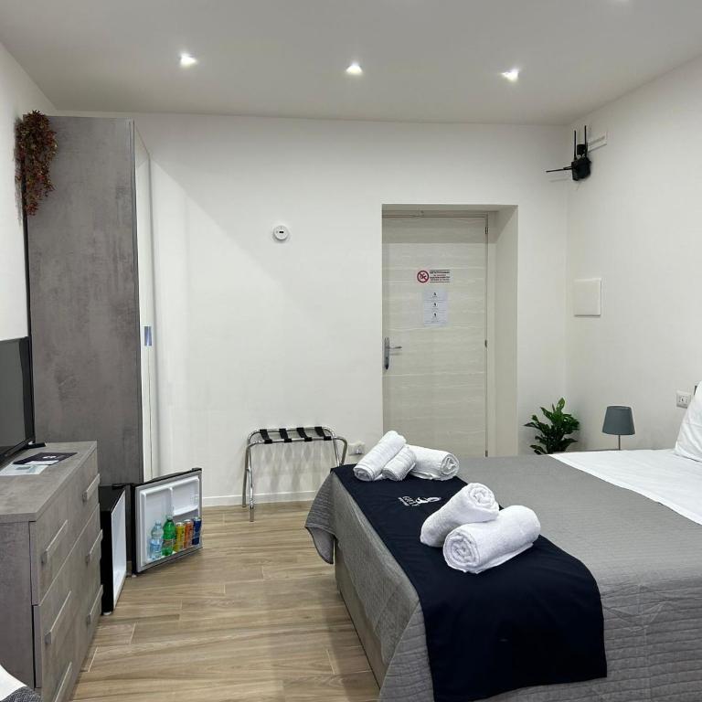 GIULY SUITES & ROOMS - Camera Tripla con Doccia - 4