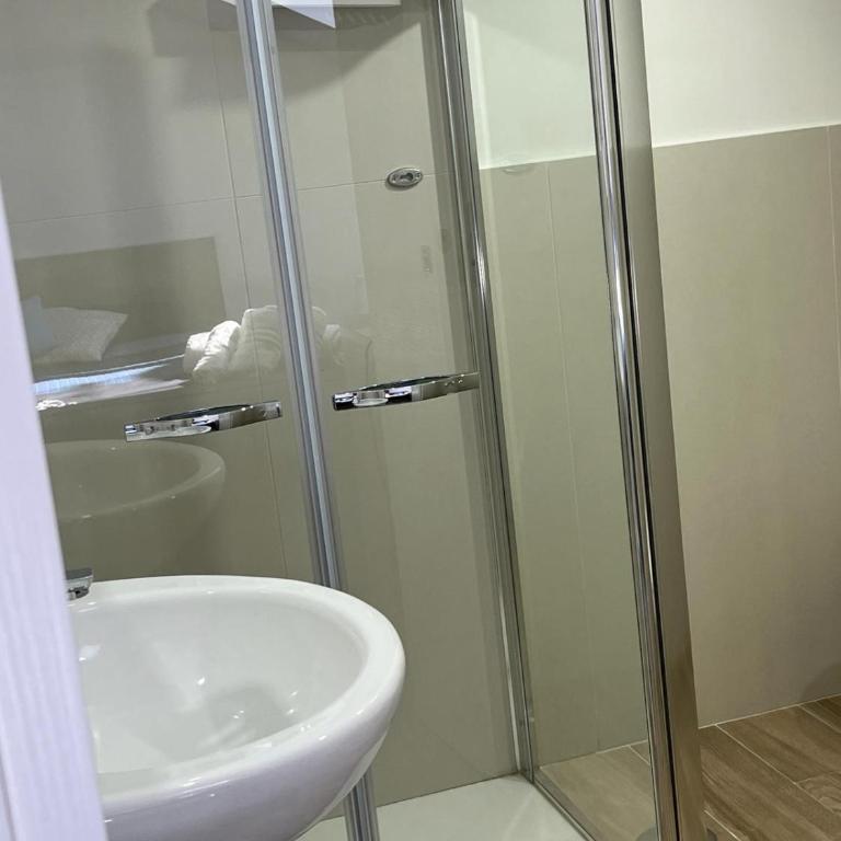 GIULY SUITES & ROOMS - Camera Matrimoniale con Bagno Privato - 22