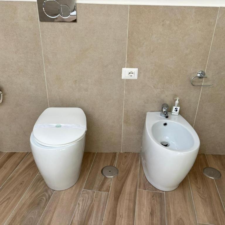 GIULY SUITES & ROOMS - Camera Matrimoniale con Bagno Privato - 11