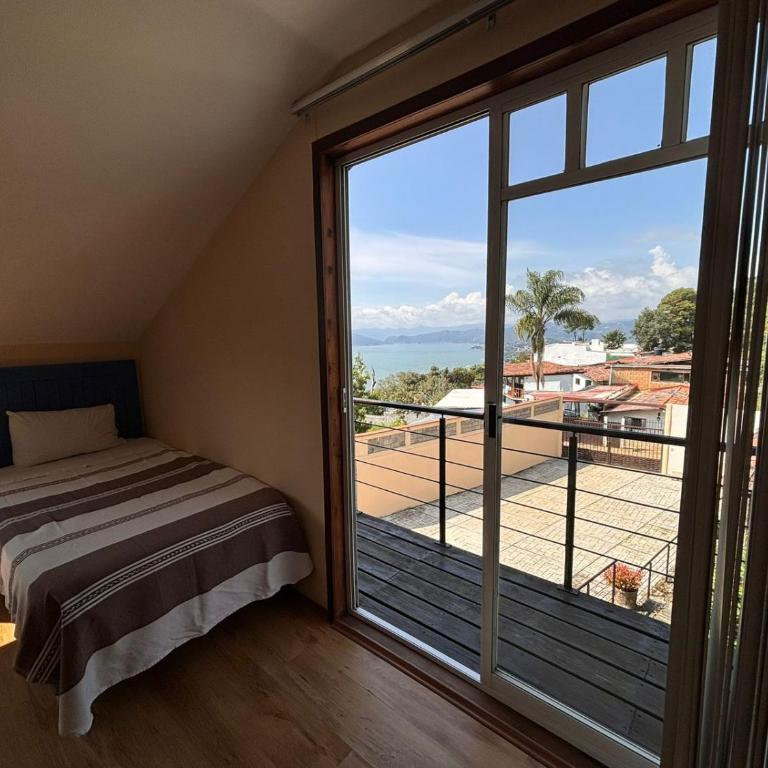 Cabañas Tr'eje - Family Room with Lake View - 14