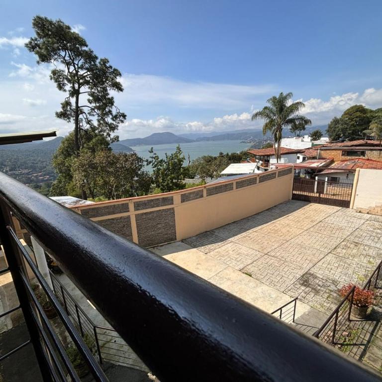 Cabañas Tr'eje - Family Room with Lake View - 12