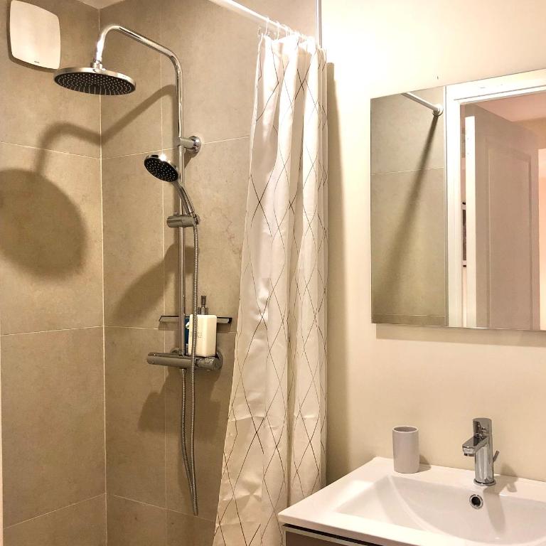 The HoPe, appartement au sein d'une maison avec piscine - Suite Supérieure - 11