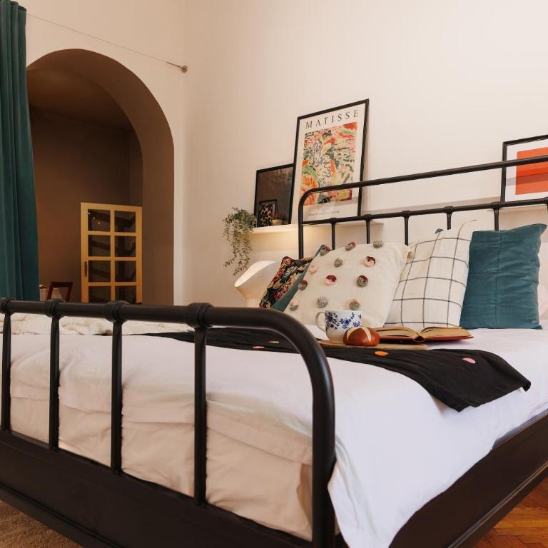 Melody View with Balcony 2min to National Assembly - Three-Bedroom Apartment with Balcony - 26