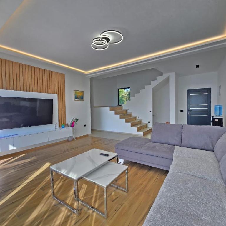 Villa LuceSole Budva - Vila sa 4 Spavaće Sobe i Sopstvenim Bazenom - 10