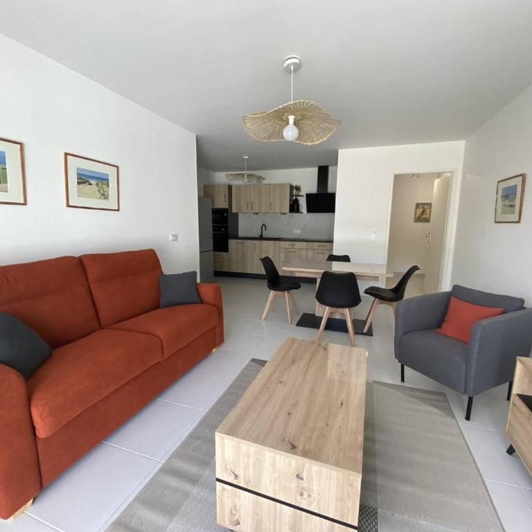 Royan T3 Moderne - Bord De Mer - 6 Pers, Parking, Terrasse - FR-1-738-35 - Apartment - 5