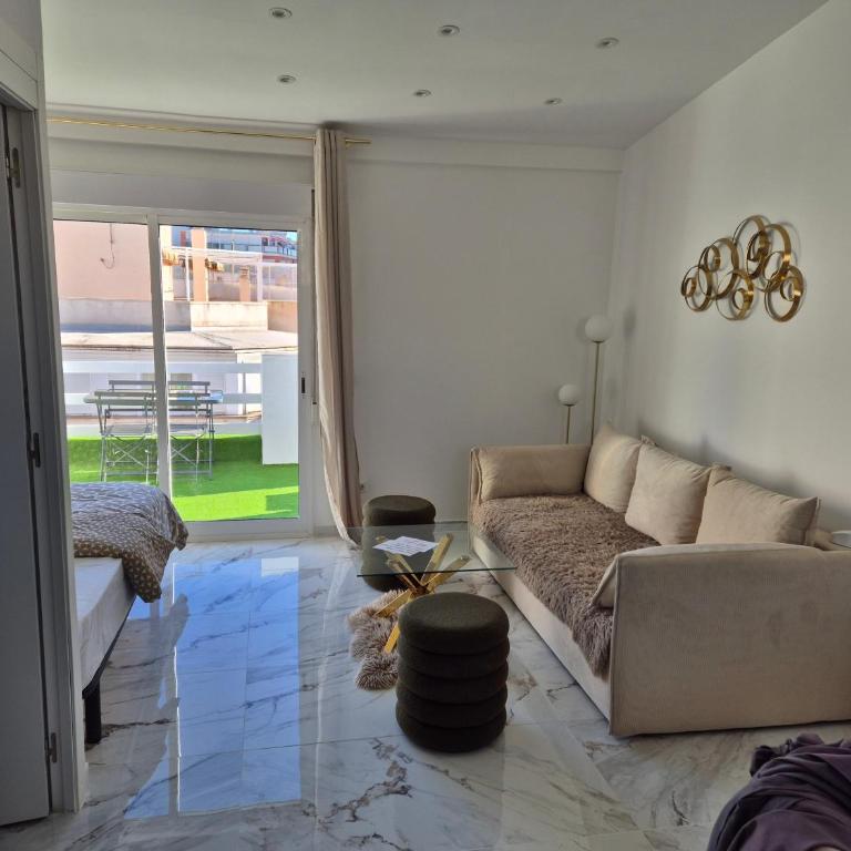Downtown Apartments - Apartment with Balcony - 33