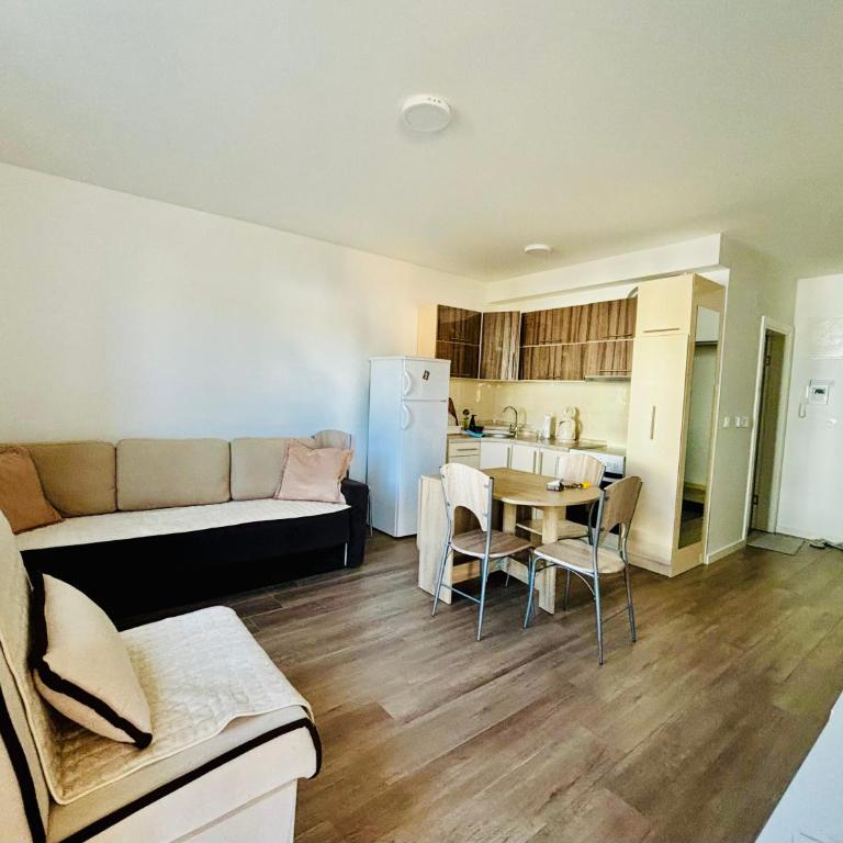 Mira Apartment - One-Bedroom Apartment - 5