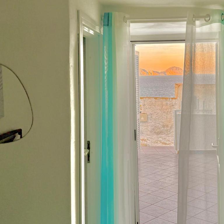 PonzaSmeralda Le Forna - Appartamento con 2 Camere da Letto, Terrazza e Vista Mare - 7