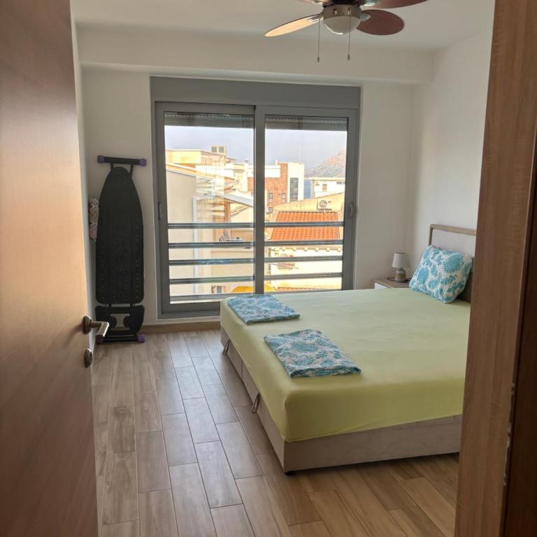 Hana Apartments - Two-Bedroom Apartment with Balcony and Terrace - 13