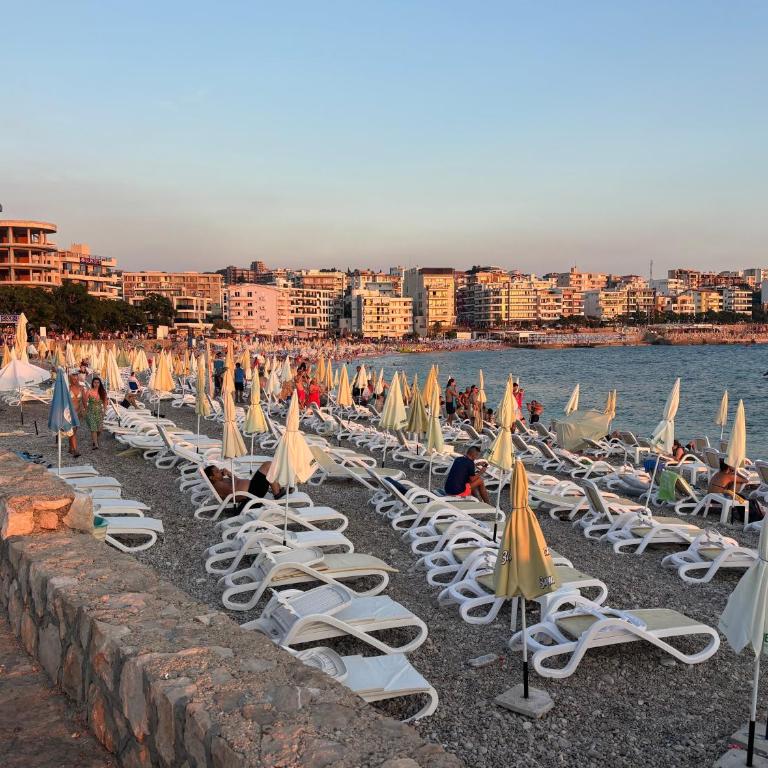 Hana Apartments - Two-Bedroom Apartment with Balcony and Terrace - 23