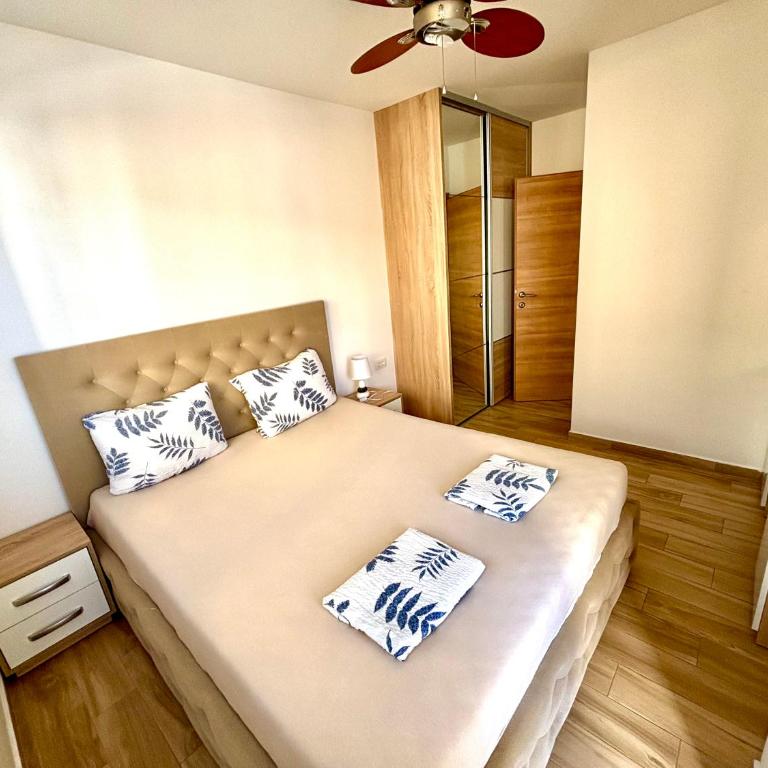 Hana Apartments - Two-Bedroom Apartment with Balcony and Terrace - 10