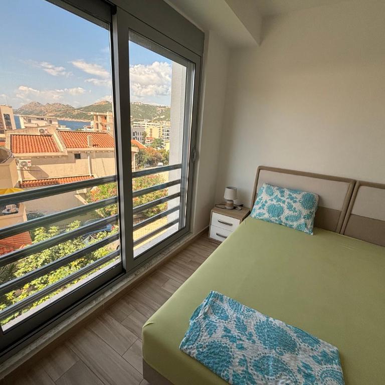 Hana Apartments - Two-Bedroom Apartment with Balcony and Terrace - 12