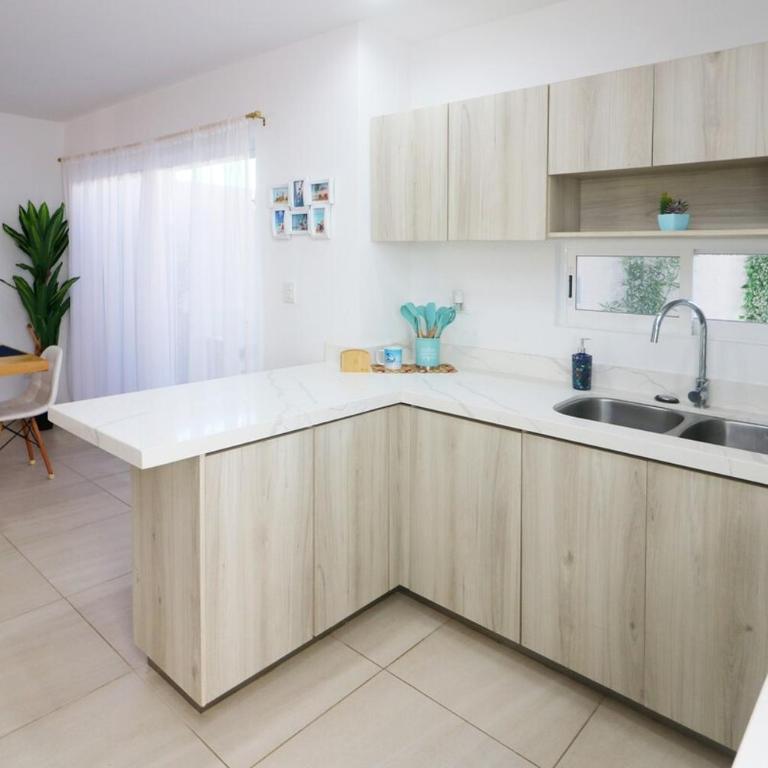 Oasis costero Acogedora Casa Familiar - Three-Bedroom House - 13