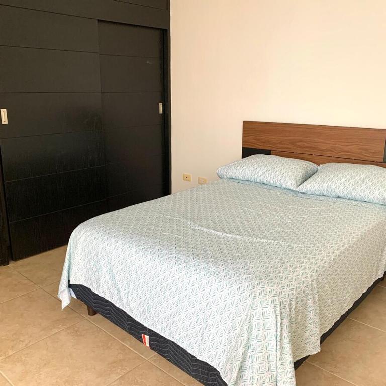 blue lagoon near the airport - Two-Bedroom Apartment - 13