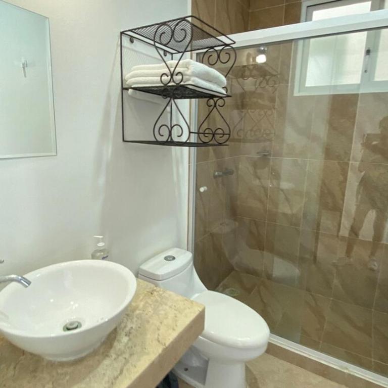 blue lagoon near the airport - Two-Bedroom Apartment - 36