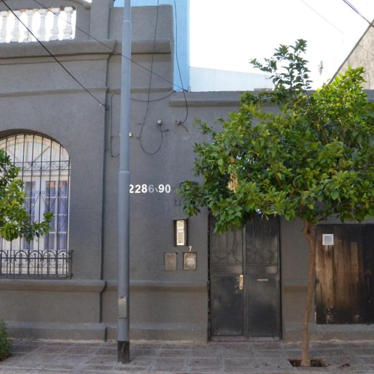 Amplio departamento de un dormitorio a 15 min del centro de la ciudad - Apartamento de 1 dormitorio - 1
