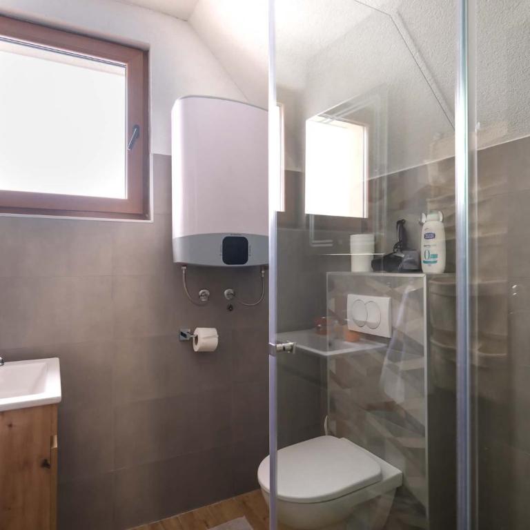 Cozy house with sauna & whirlpool in Durmitor National Park - Three-Bedroom House - 14