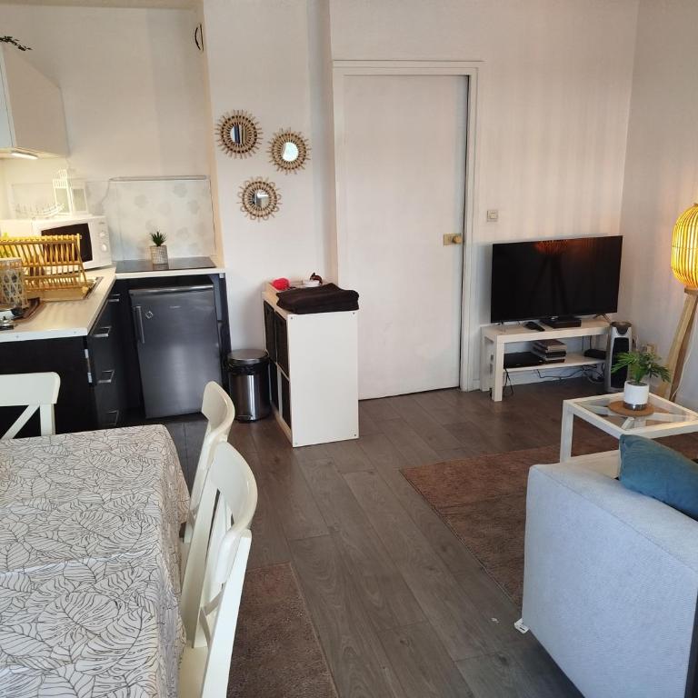 Studio centre port,piscine et parking sous terrain - Studio - 12
