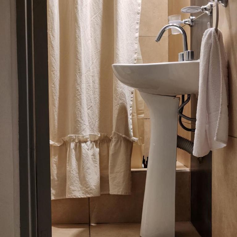 Departamento con cochera cerca del centro en Mendoza - Apartamento de 2 dormitorios - 16