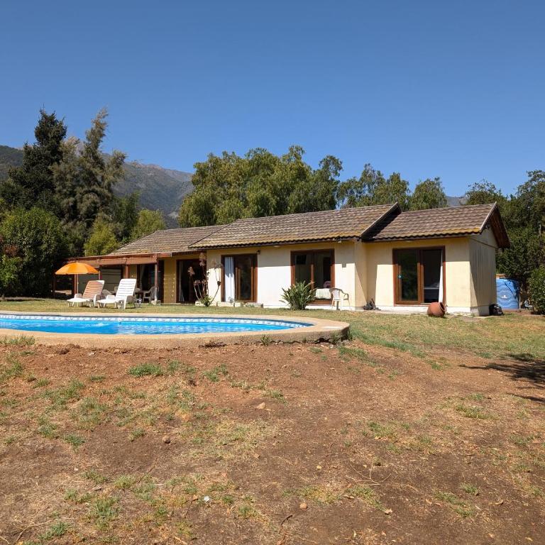 Linda casa en Olmue con amplia piscina y jardín - Three-Bedroom House - 1