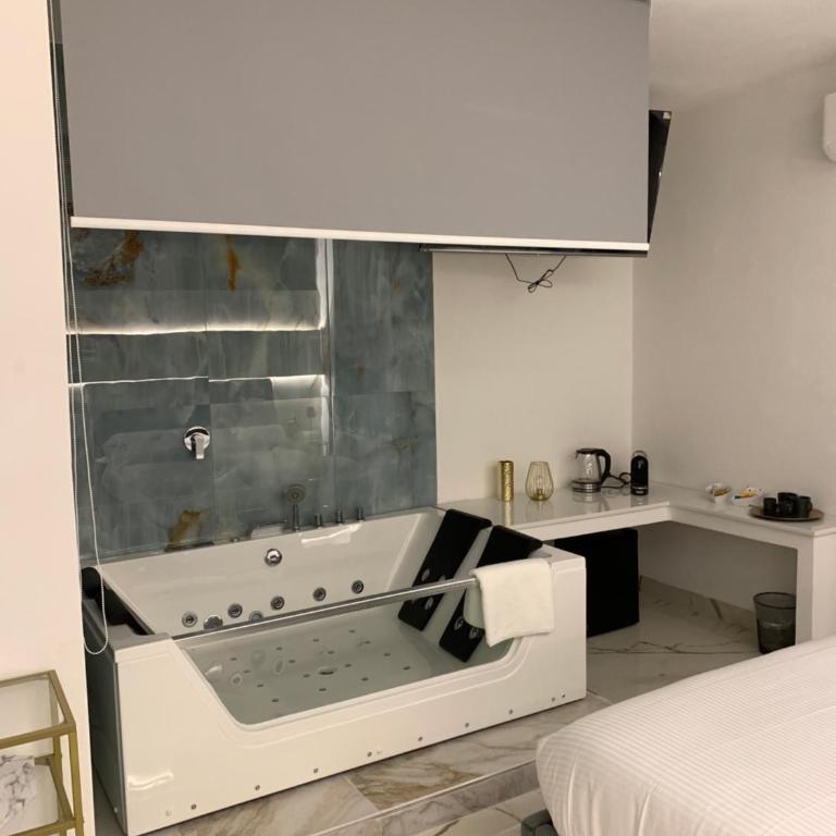 Bellini Luxury Suite Superior - Deluxe Queen Room - 4