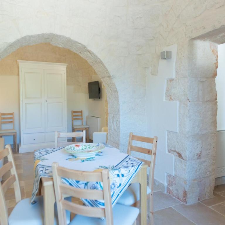 Trulli in Puglia with Pool for 6 - Casa Vacanze con 2 Camere da Letto - 11