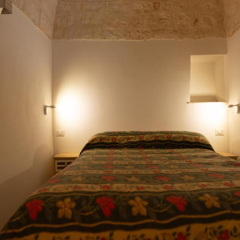 Trulli in Puglia with Pool for 6 - Casa Vacanze con 2 Camere da Letto - 13