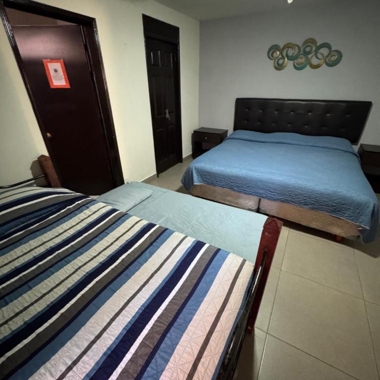 Zona dorada: amplio departamento para 12 - Three-Bedroom Apartment - 16