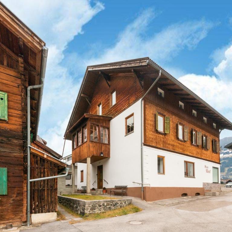 House in Fügen near Zillertal Ski Slopes - Ferienhaus mit 4 Zimmern - 1
