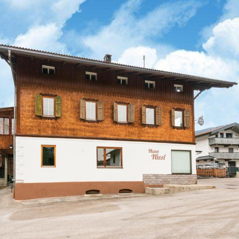 House in Fügen near Zillertal Ski Slopes - Ferienhaus mit 4 Zimmern - 2