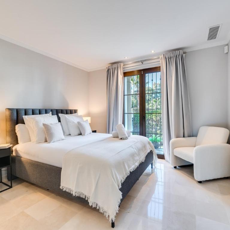 VACATION MARBELLA I Villa Milka, Frontline Golf, Giant Private Heated Pool, Close to High-end Restaurants, 8min Puerto Banus, Cine Room - Villa - 48