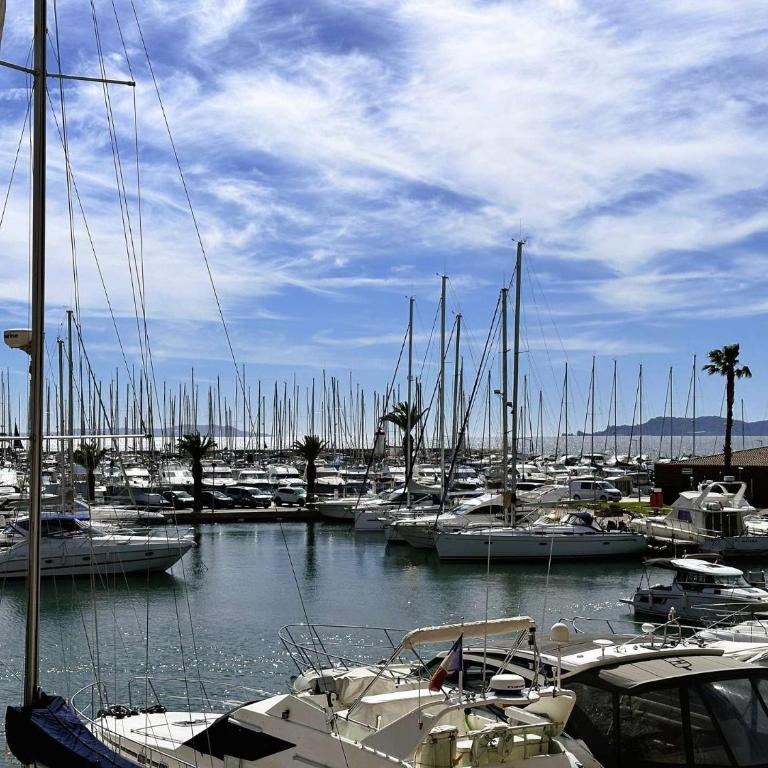 HYEDHI Studio pour 4 personnes avec vue mer sur le port d'Hyères - Studio-Apartment - 5