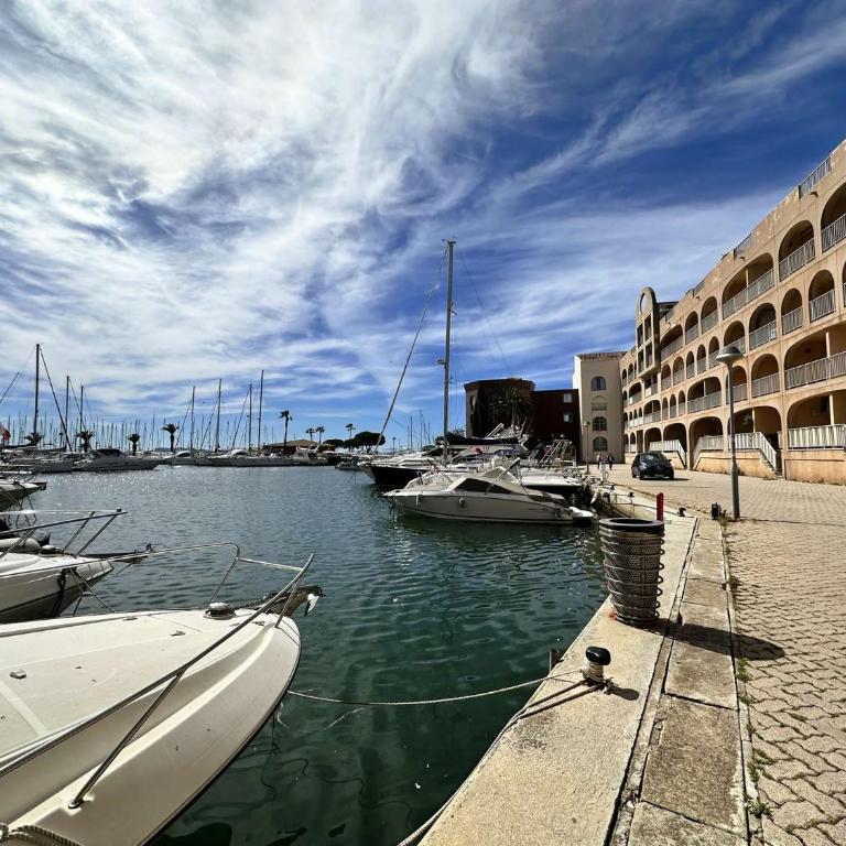 HYEDHI Studio pour 4 personnes avec vue mer sur le port d'Hyères - Studio-Apartment - 6