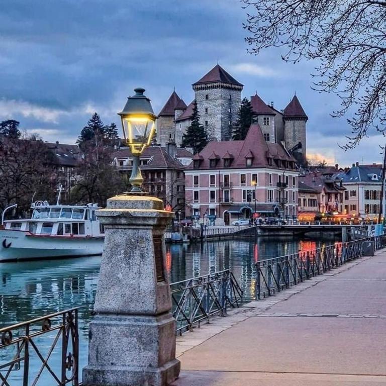 Au Faubourg -Old City - Lake & Canal 1 min - Apartamento Estudio - 32